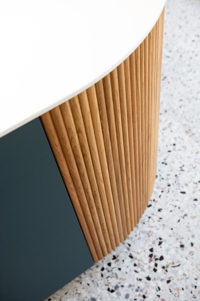 Medium Kitchen by Atelier Gee Vert Sarcelle TOUCH 08